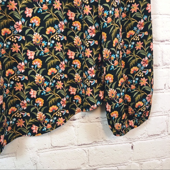 Loft floral ruffle nec - Picture 4 of 7